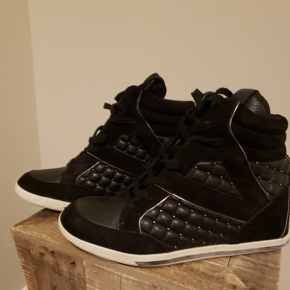 Vince Camuto Sneakers